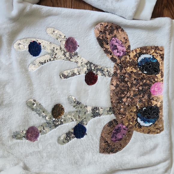 H&M Cozy Chriatmas Sweatshirt - Size 8-10 - Picture 2 of 5